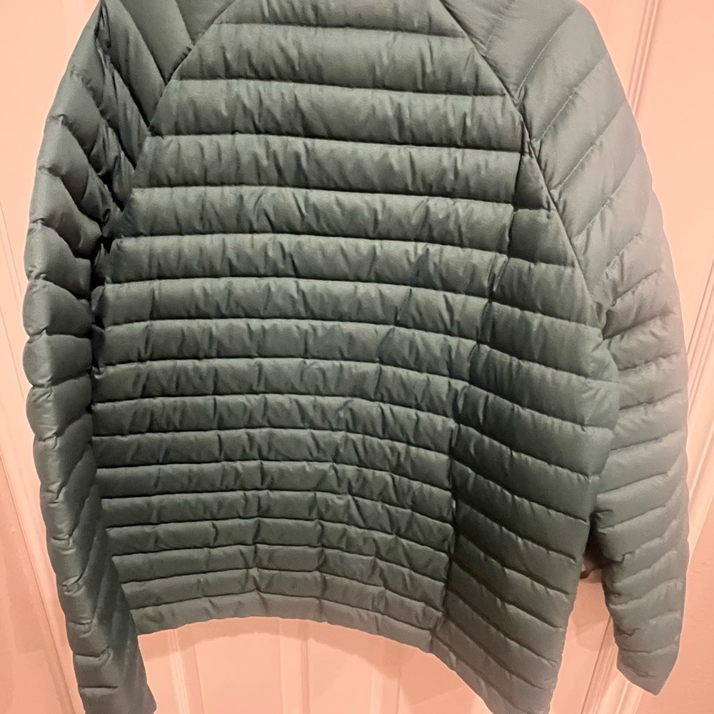 lululemon athletica Forest Green Puffer Jacket - Picture 2 of 6